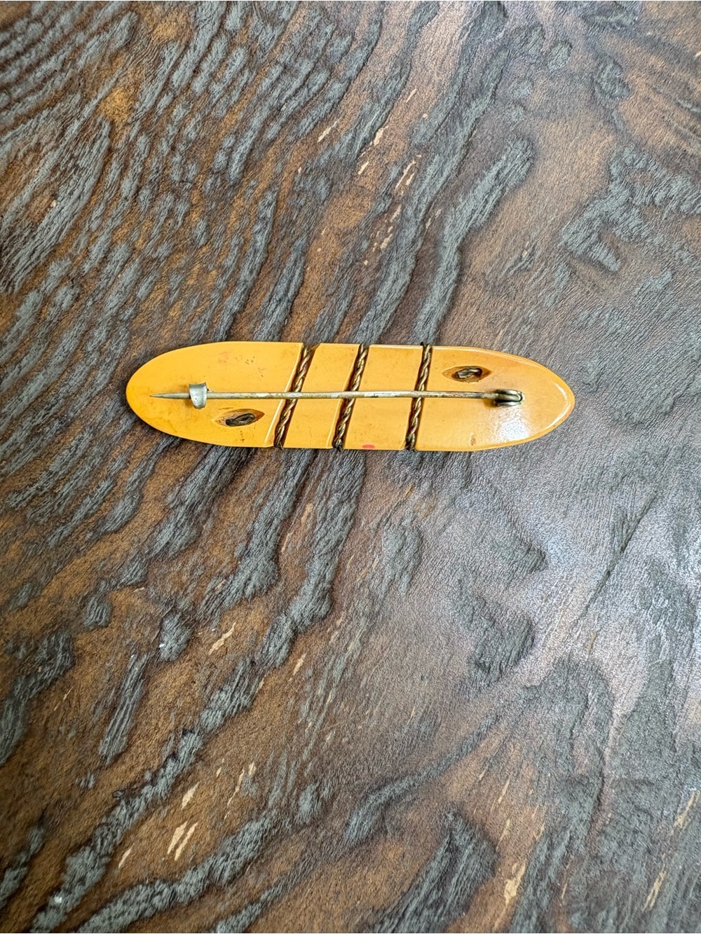Bakelite Vintage Butterscotch Resin Bar Pin w/Twisted Gold Decorative Rope Inlay - Picture 4 of 14